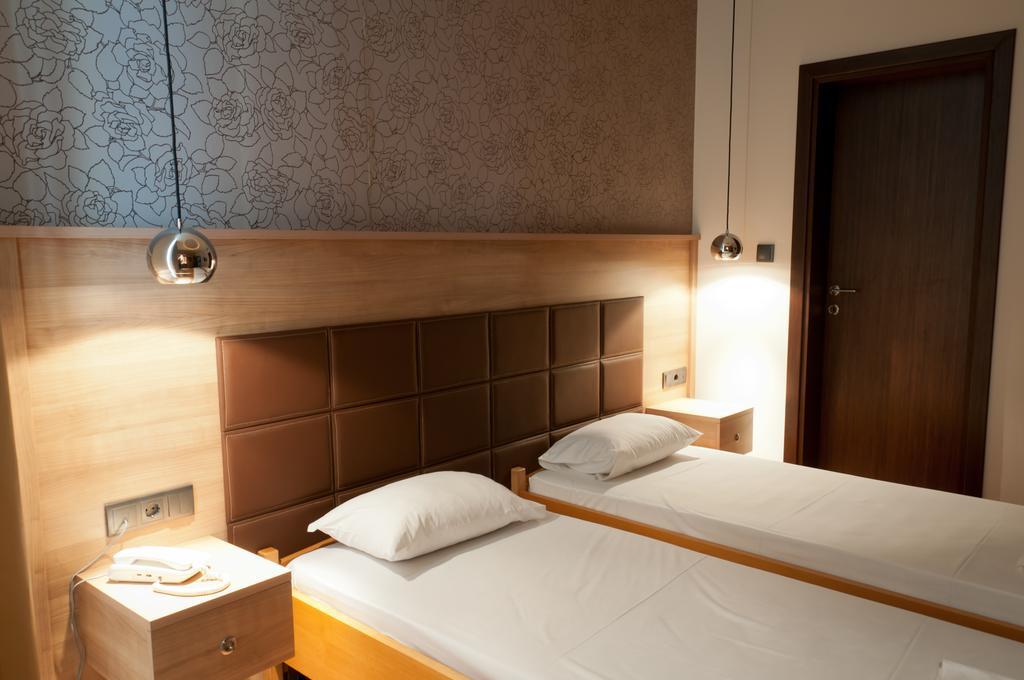 Metropolis Hotel Serrai Exteriör bild