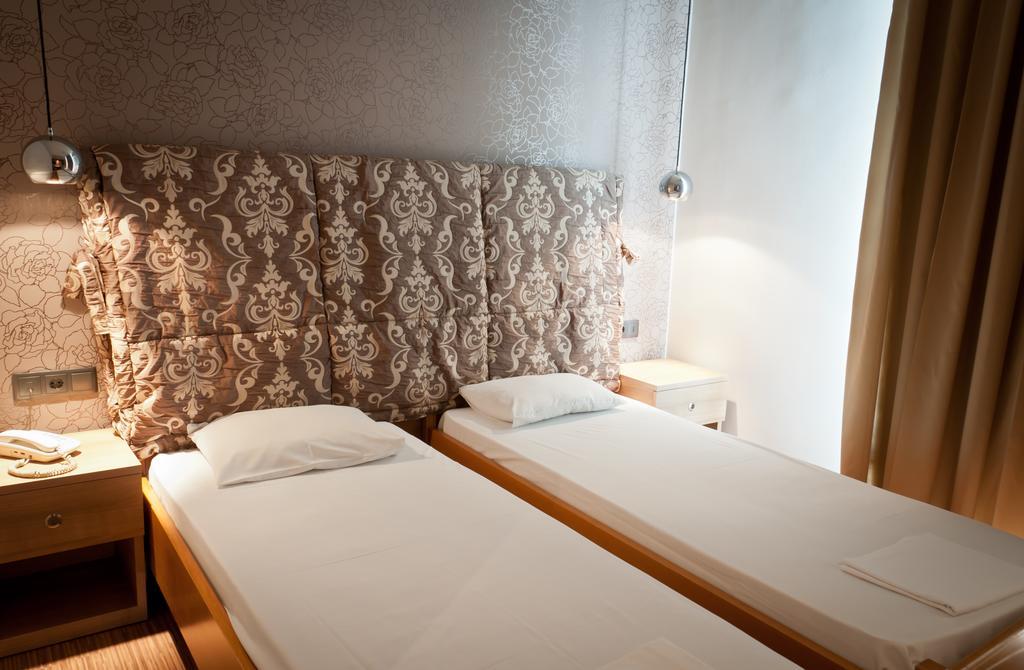 Metropolis Hotel Serrai Exteriör bild